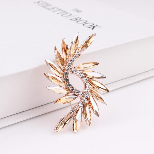 

Crystal Stone Rotating Flower Pin Brooch Ladies Rhinestone Korean Pin High End Jewelry Clothing AccessoriesFlower Jewelry