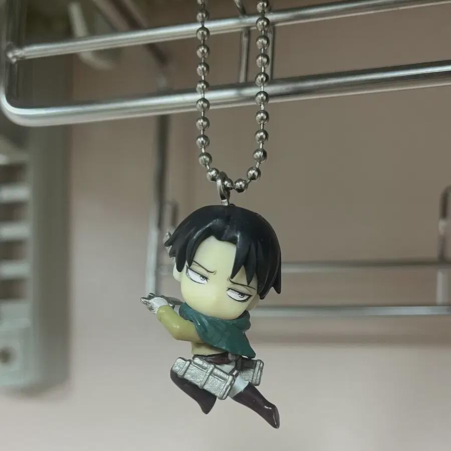 

Атака Титанов Сержант Леви Фигурка Брелок