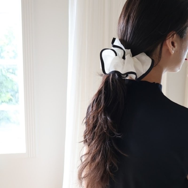 VILLA DE SILK Silk Organza Fine Line Scrunchie