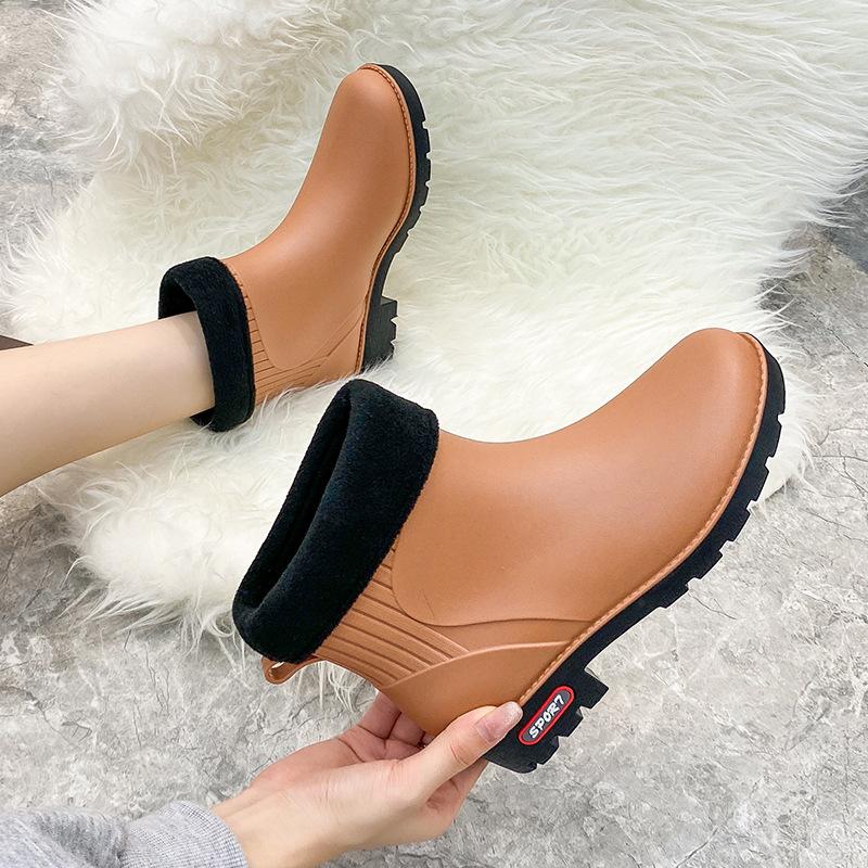 2025 new low-tube warm rain shoes outer wear women's medium-tube rain boots four-season water shoes plus cotton rubber shoes 2025
