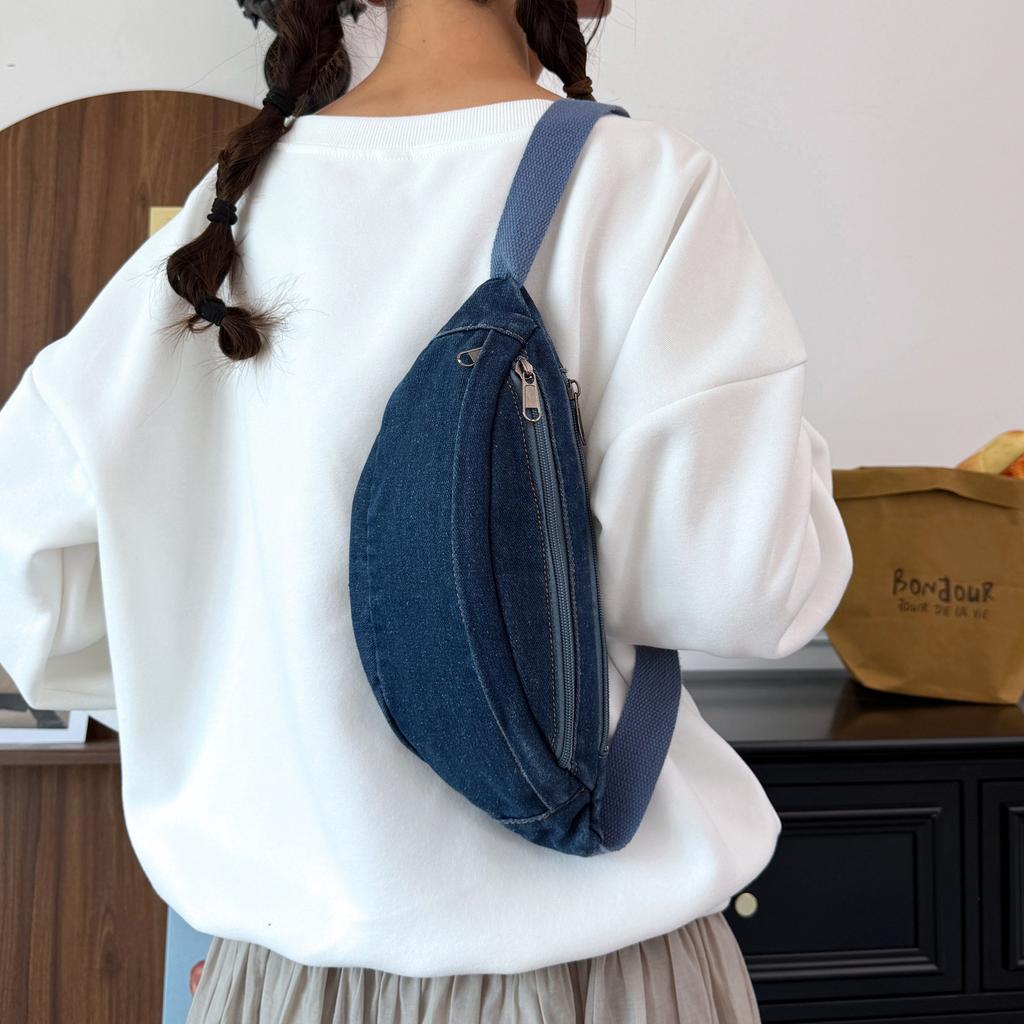 Borsa a tracolla in denim da donna Marsupio a tracolla Borsa da petto casual a mezza luna Marsupio in denim blu con tracolla regolabile per viaggi
