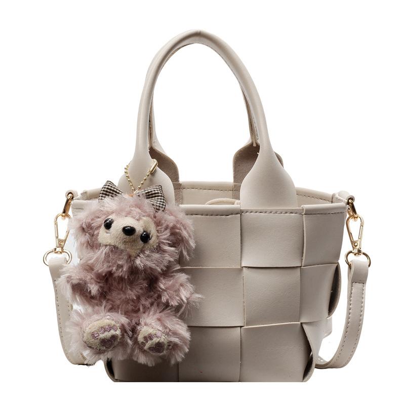 Woven portable bucket bag, women's new high-end fashion vegetable basket, shoulder messenger bag.