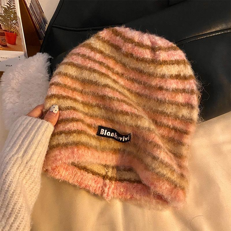 

Ретро Полосатая Плюшевая Шапка с Ворсом для Женщин на Осень и Зиму Теплая Универсальная Большой Окружности Головы Подчеркивающая Лицо Маленькая Вязаная Шапка Трендовая M（56-58cm）