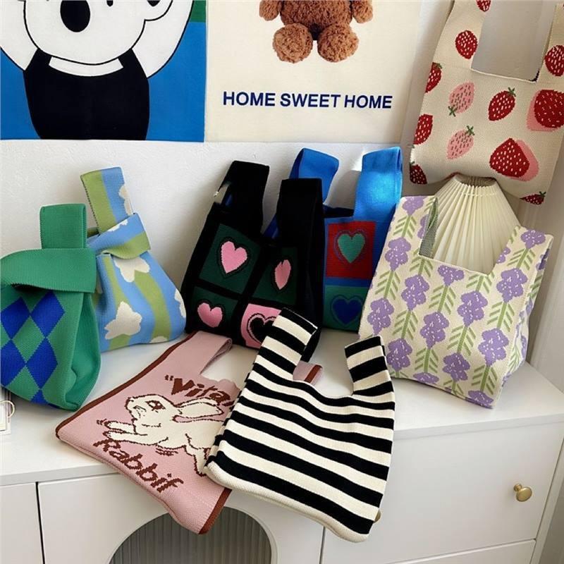 Knitted bag Girls vest bag Small square bag New knitted bag Hand bag Knitted bag Oblique span