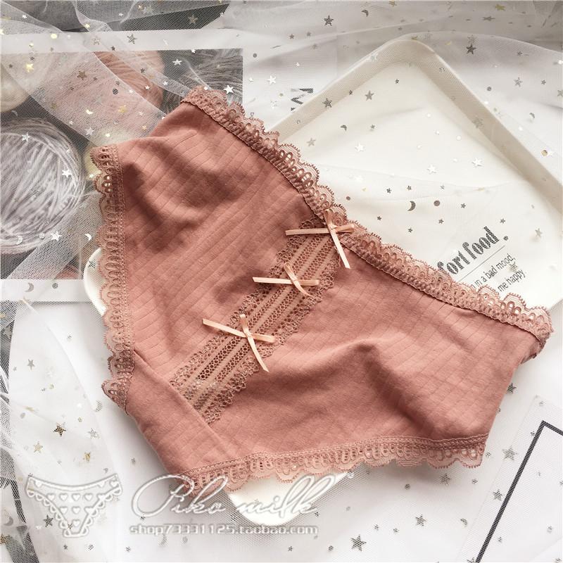 

Симпатичные девчачьи эластичные большие удобные женские трусики с низкой посадкой и кружевным краем на бедрах One Size