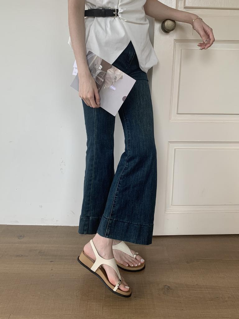 Metal buckle cover toe flat sandals summer 2025 new fashion outer wear temperament beach roman shoes cool slippers
