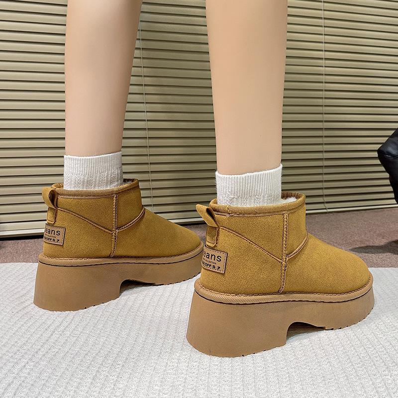Bottes de neige à semelles épaisses pour femmes, nouvelles hivernales, petites décontractées, augmentant la hauteur, en velours chaud, grandes chaussures en coton