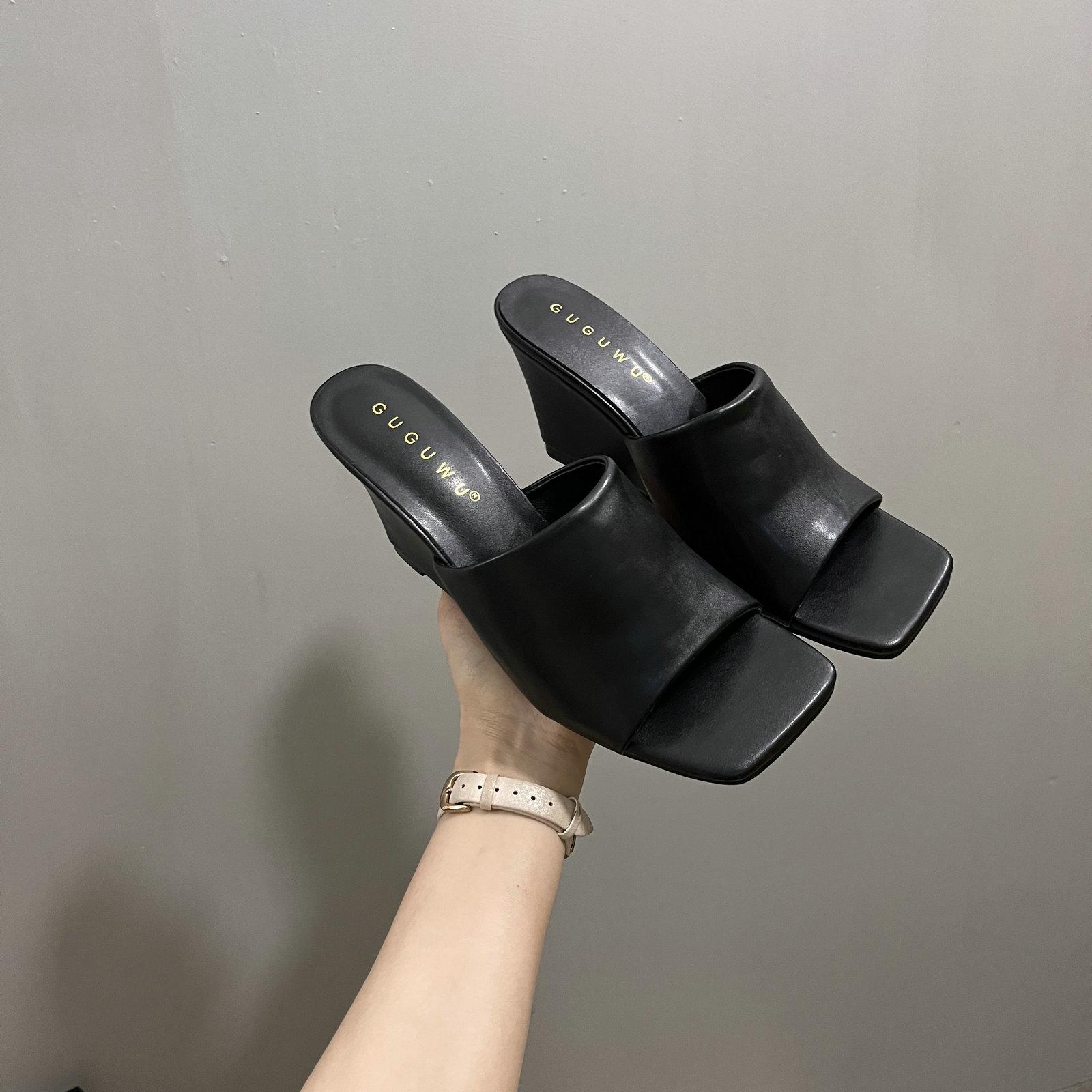 

2024 Летние женские тапочки на платформе, модные элегантные уличные шлепанцы с толстой подошвой, женские повседневные босоножки на танкетке 39 чёрный