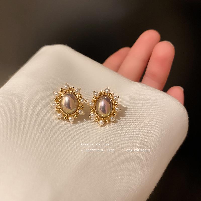Pearl oval stud earrings Korean temperament simple pearl earrings ins light luxury earrings earrings women