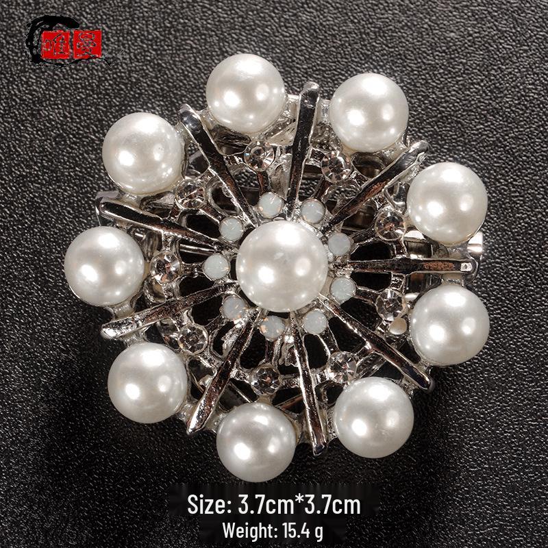 Japanese Style Luxury Brooch: Elegant High-End Women's Pin for Sweater or Lapel