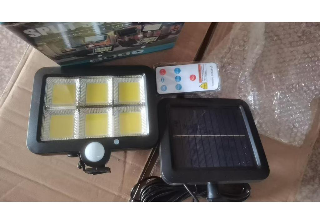 Solar-Anhängerleuchte - Doppelköpfig, Wetterfeste Garten- & Notbeleuchtung mit Fernbedienung