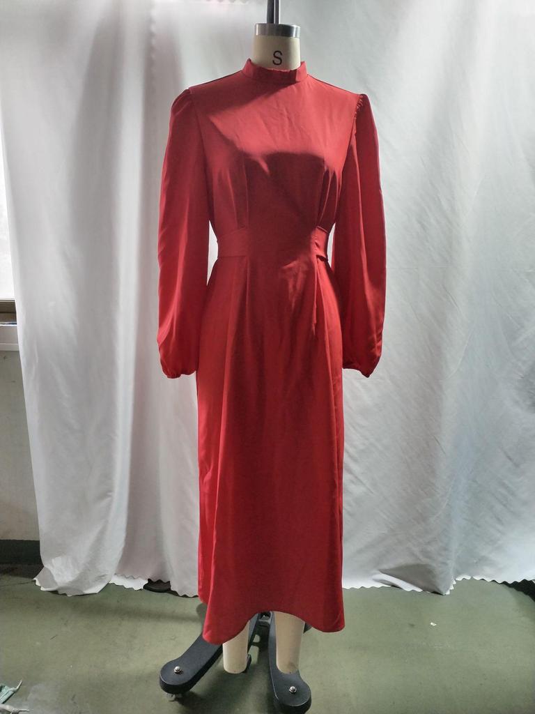 Elegantes A-Linien-Kleid mit hohem Bund, Kragen und langen Ärmeln für den frühen Herbst