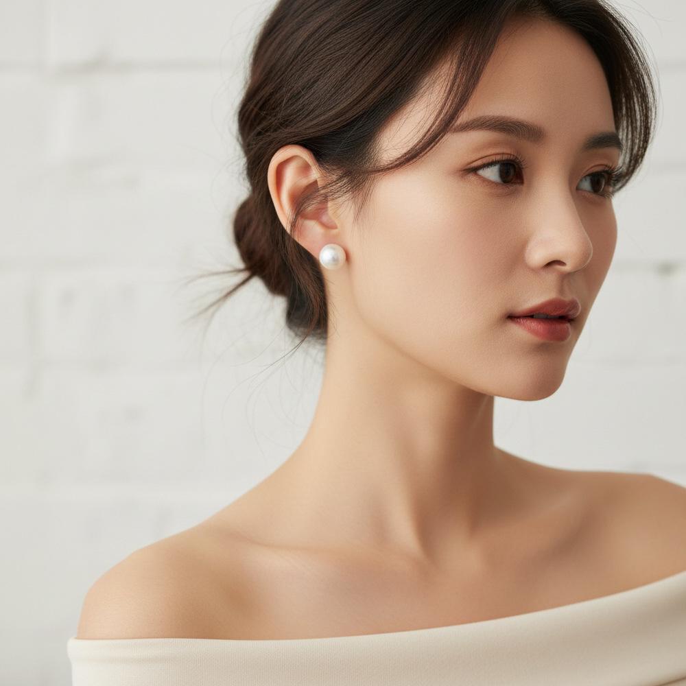 Gold-Plated Bright White Pearl Stud Earrings – Luxurious and Versatile Everyday Accessory