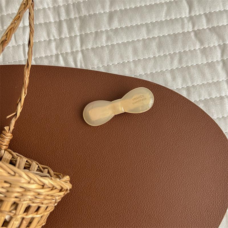 

Cute Jelly Color Acetate Bow Hair Clip - Sweet Temperament Hair Accessory for Girls