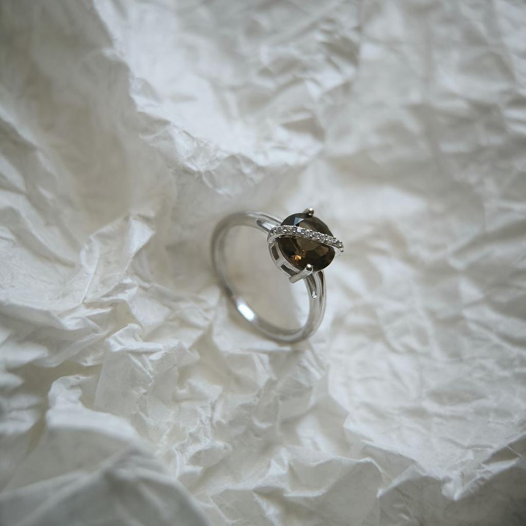 Серебряное кольцо с натуральным раухтопазом (дымчатым кварцем) 1.841ct, фианитами, вес изделия 2,38 гр (2177890)