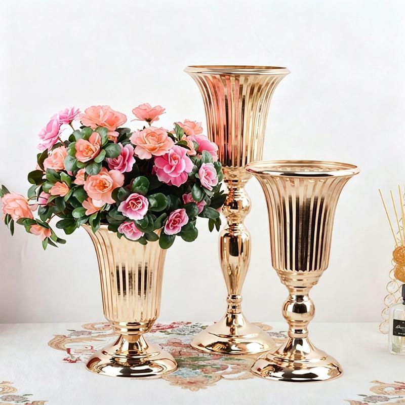 Vases trompettes Support à fleurs Centres de table, Vases urnes avec finition dorée, Corps cannelé et base large pour présentoirs décoratifs d'intérieur