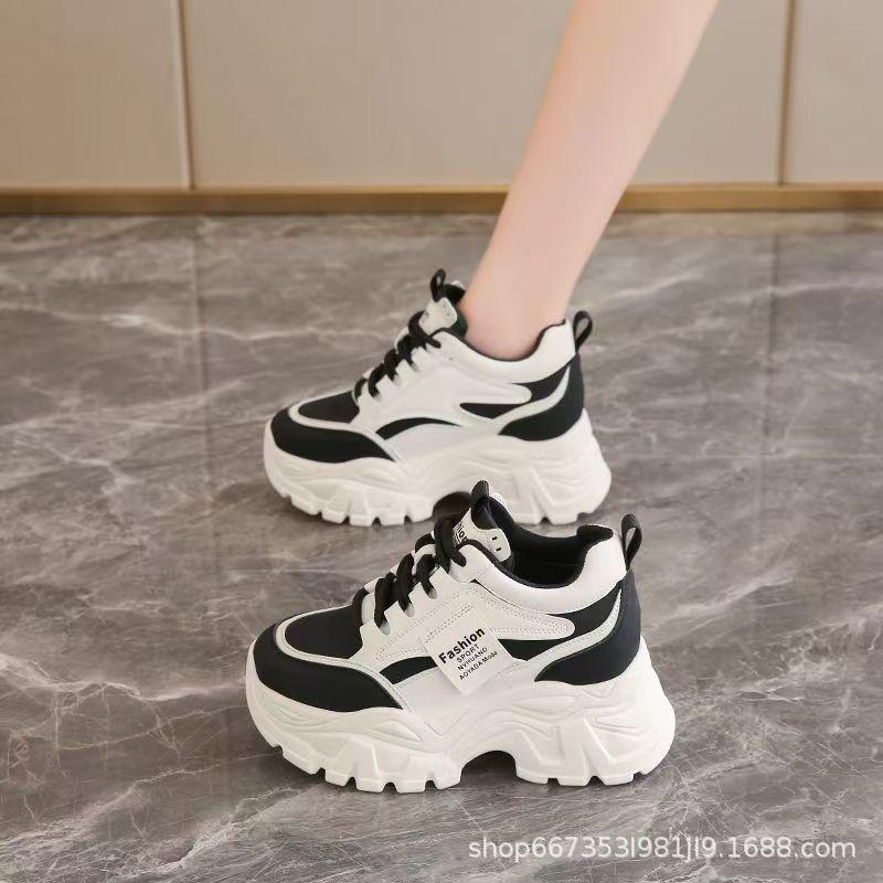 

Женская обувь на внутренней платформе 2025 женская новая маленькая осенняя на толстой подошве с платформой повседневная спортивная обувь для папы 8 см маффин 40 чёрный