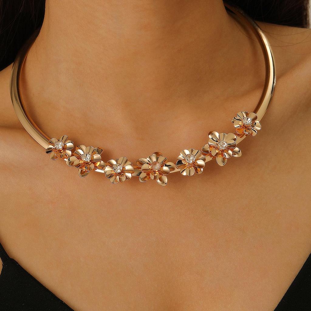 European & American Style Retro Large Petal Choker Necklace - Women's Simple Personality Clavicle Chain Accessory