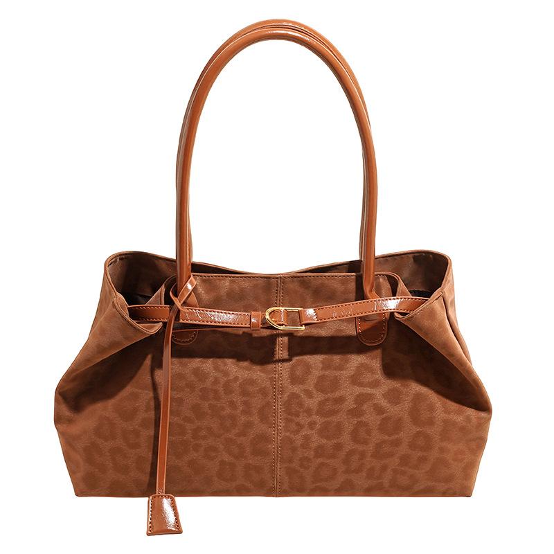 

Casual and Fashionable Underarm Bag, Versatile and Retro Single-shoulder Tote Bag