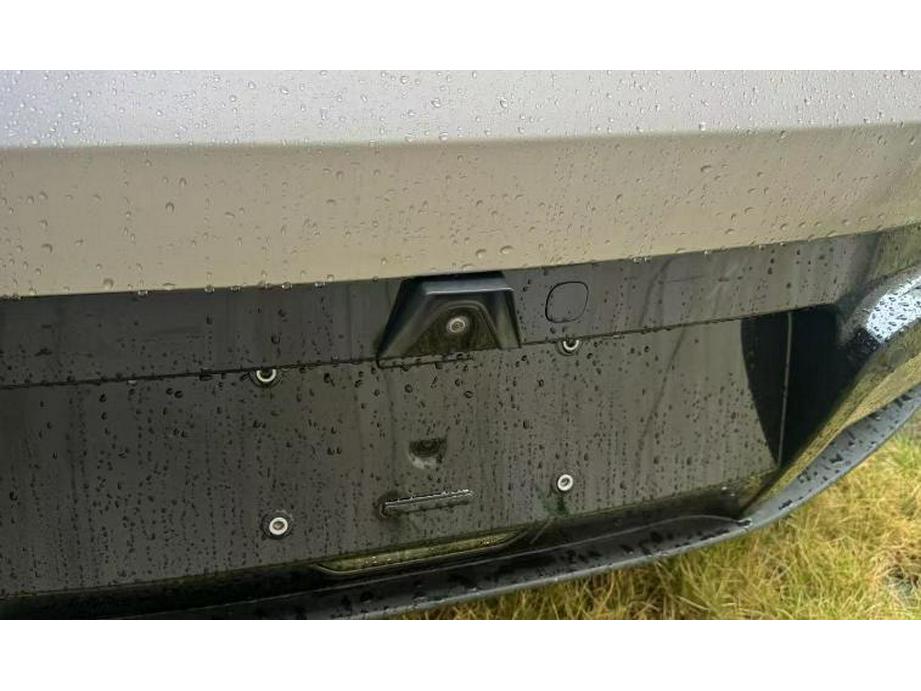Xiaomi YU7 Rear Spoiler Trim: Carbon Fiber Lip Protection & Enhancement