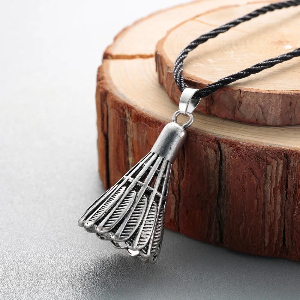 

Kinitial Vintage Badminton Shape Pendant Necklace Rope Band Necklaces Feather Necklace Men Women Sports Fitness Lover Jewelry 45cm