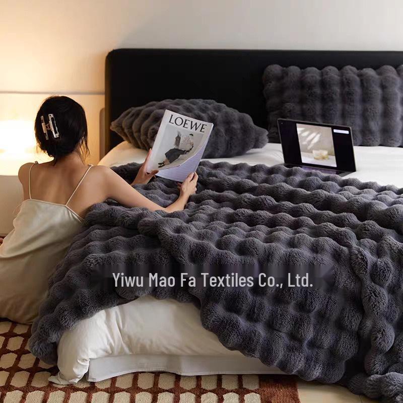 Tuscany Dual-Sided Ultra-Thick Rabbit Fur Blanket: Autumn/Winter Velvet Nap Quilt