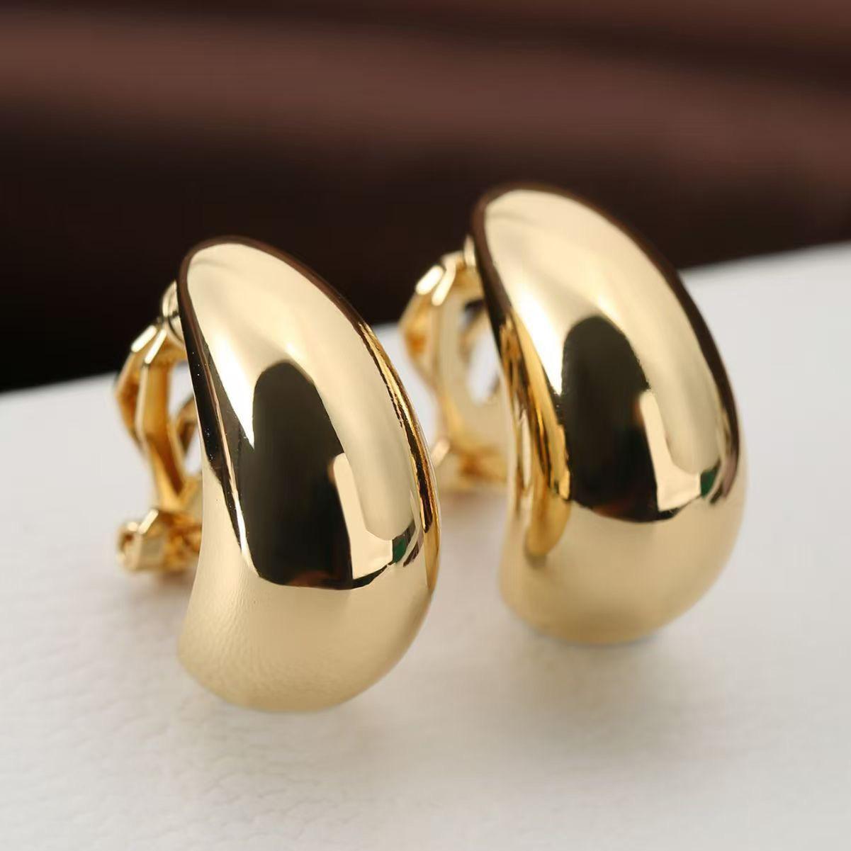 Elegant Water Drop Ear Clips for Women - No Piercings Needed, Trendy and Smooth Design.