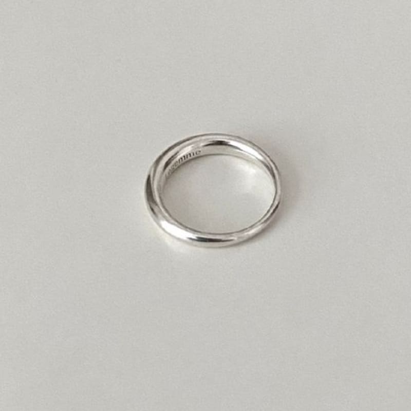 Legemme Antique Round Ring