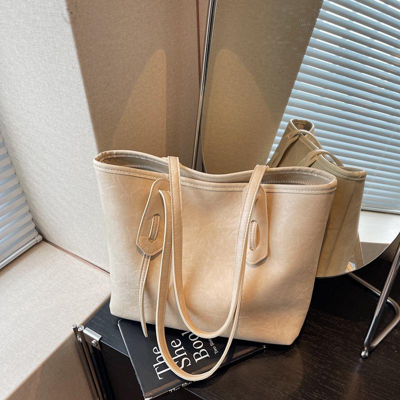 Large-capacity bag women's autumn and winter new retro shoulder bag casual premium texture commuter tote bag