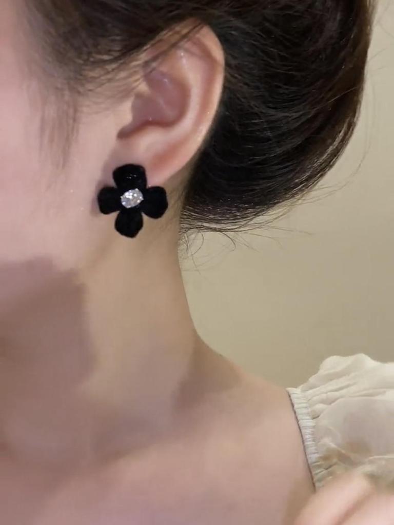 Elegant Autumn/Winter Flocking S925 Silver Zircon Earrings for Women