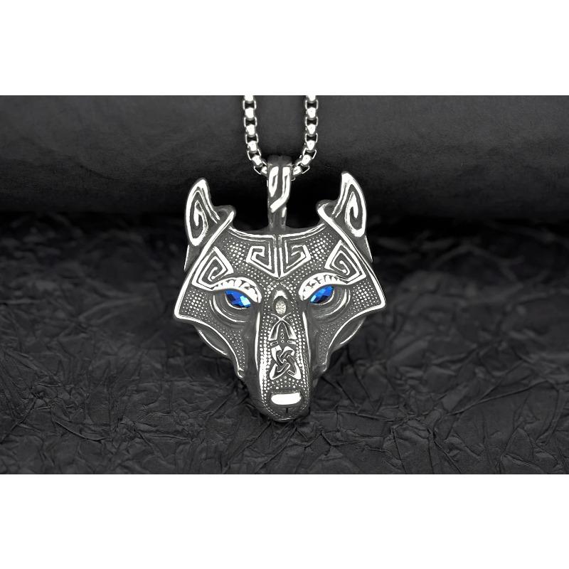 Viking Ice Field Wolf Head Necklace Nordic Metal Green Eye Wolf Head Men Handsome Rune Pendant Accessories