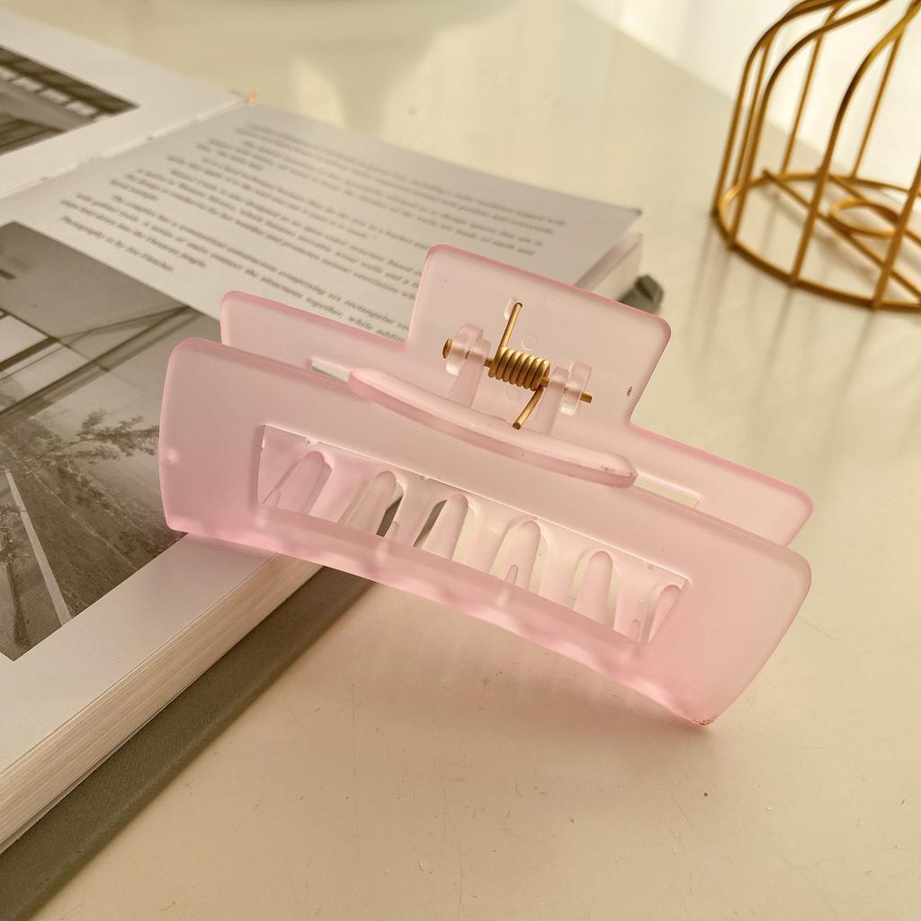 Beautifully Plastic Crafted Hair Claw Clips With Elegant Shapes And Vibrant Colors For Every Hairstyle Needs