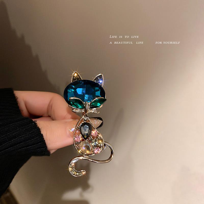 Rhinestone Cat Pendant Brooches For Women Gold Color Alloy Animal Pins Fashion Crystal Corsage Everyday Accessories