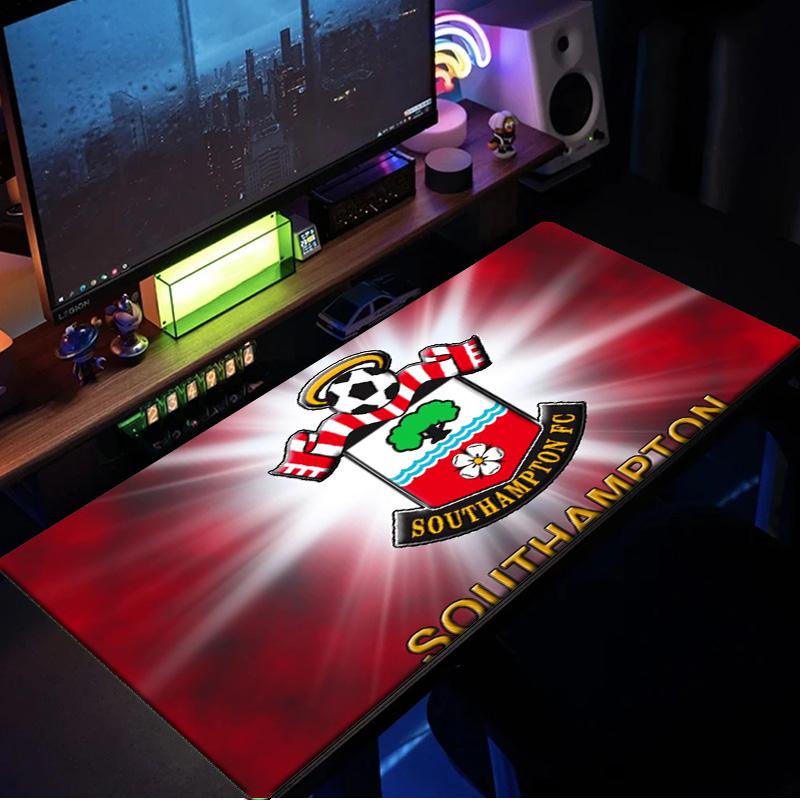 Southampton Football Crest mouse pad, rubber base, esports desk mat, mouse pad for gamers and office use, gaming desk , easy to clean mat