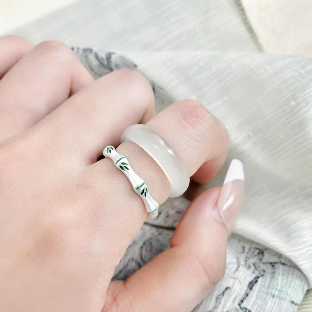 Exquisite Bamboo Design Green Chalcedony Ring: Elegant White & Cool Tones for Women