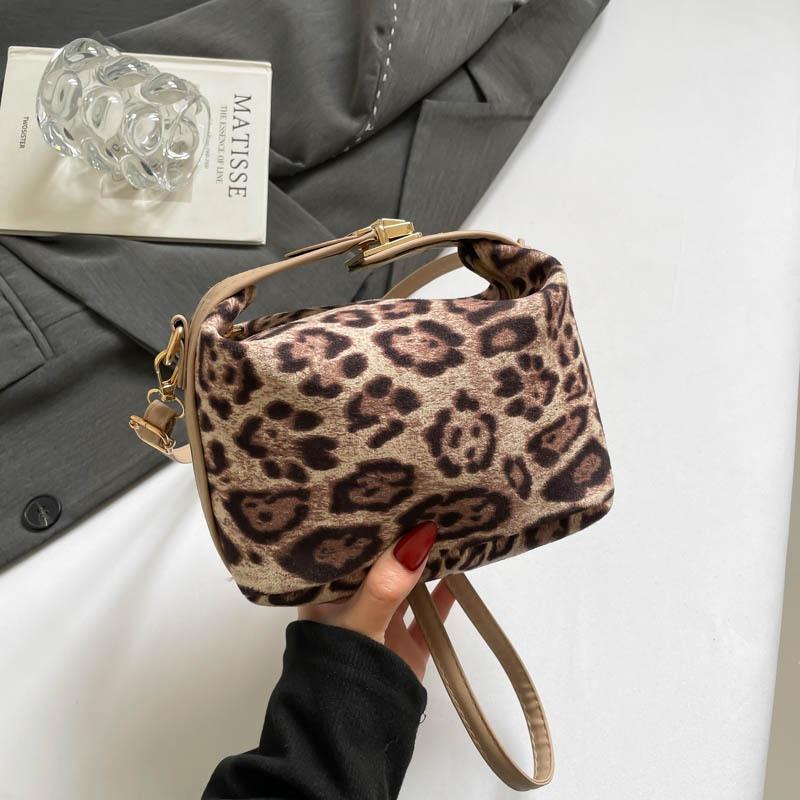 Today's Popular Leopard Print Large-capacity Bag Women's New Autumn Simple Messenger Bag Commuter Shoulder Tote Bag