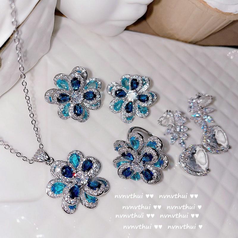 Vintage Floral Heart Earrings With Multifaceted Sea Blue Zircon Drops Copper Post Womens Jewelry