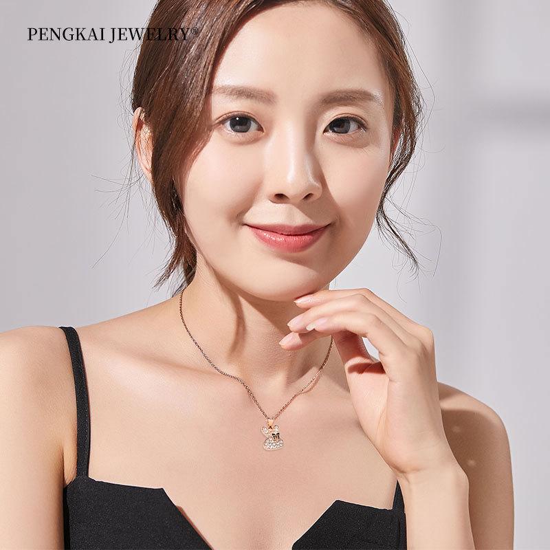 Women's Versatile Titanium Steel Cross Clavicle Necklace - Light Luxury Alloy Pendant