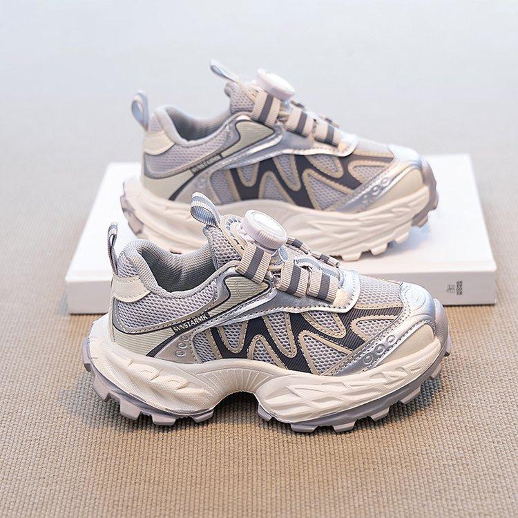 

Обувь для мальчиков 2025 новая летняя дышащая беговая обувь детская жареная уличная обувь для папы мальчики легкая 37 yards inner length 23cm серебряный