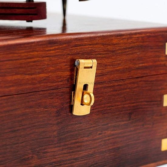 Mosazný sextant s ozdobnou kotvou vykládanou palisandrem Úložná dřevěná krabička | Exkluzivní dekorační dárky |