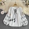 Damen Frühlingsbluse Vintage Ethnischer Stil Laternen Langarm V-Ausschnitt Locker Stickerei Pulloverhemd Ausländisches Oberteil D3318