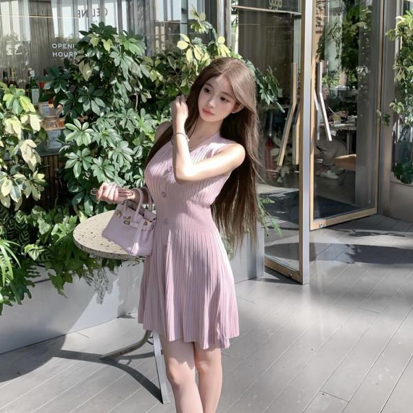 

Chic V-Neck Sleeveless Knitted Dress: Women s Summer Slimming A-Line Waist-Hugging Skirt One Size [Up to 125 lbs]