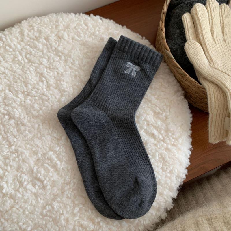 Female Autumn and Winter Thickened Warm Bowknot Boneless Tube Pile Socks