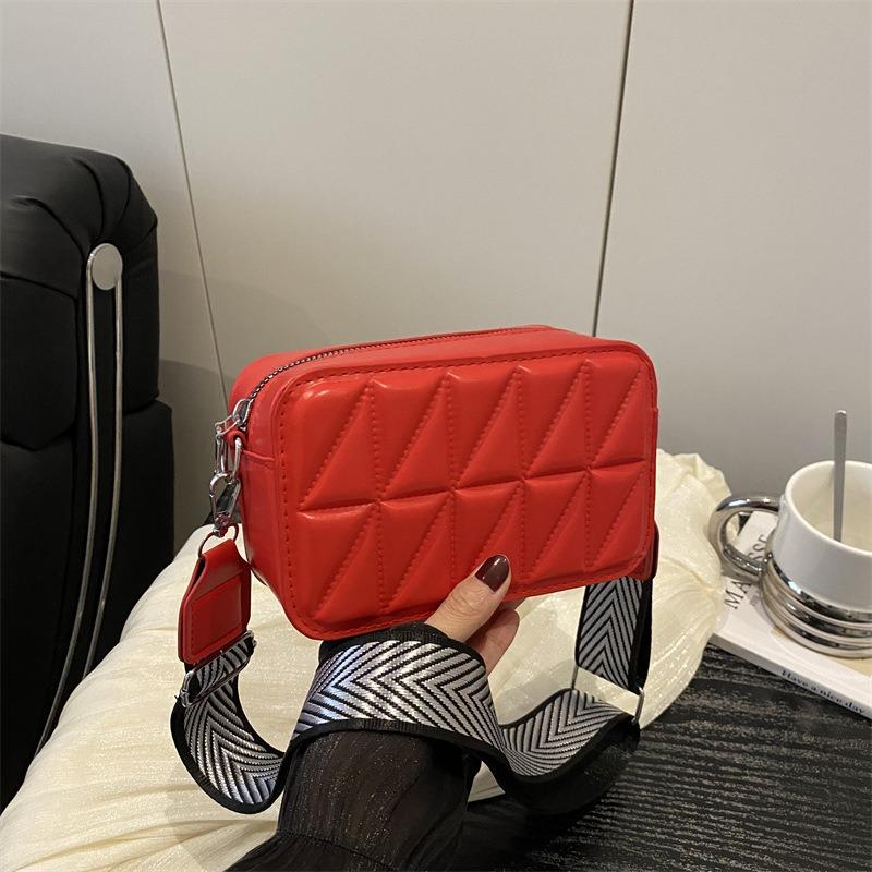 Summer new fashion casual diamond wide shoulder strap trend versatile simple shoulder messenger bag