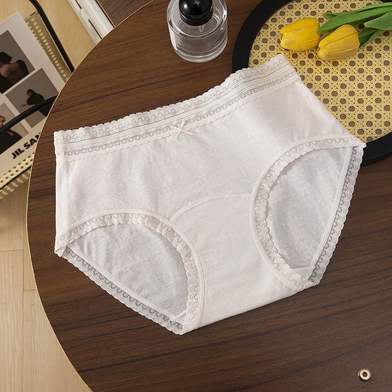 Damen Frühlings- und Sommer-Spitzen-Baumwoll-Antibakterielle Slips mit verlängertem Schritt, spurlos, bequem