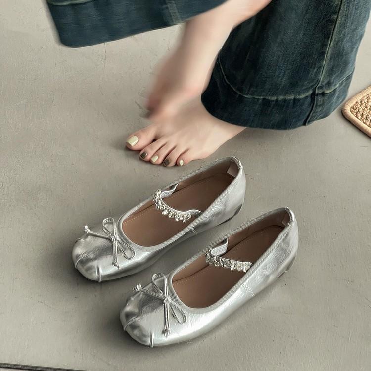 Spring and summer pearl one-word strap single shoes 2026 new French retro temperament bow Mary Jane shoes women