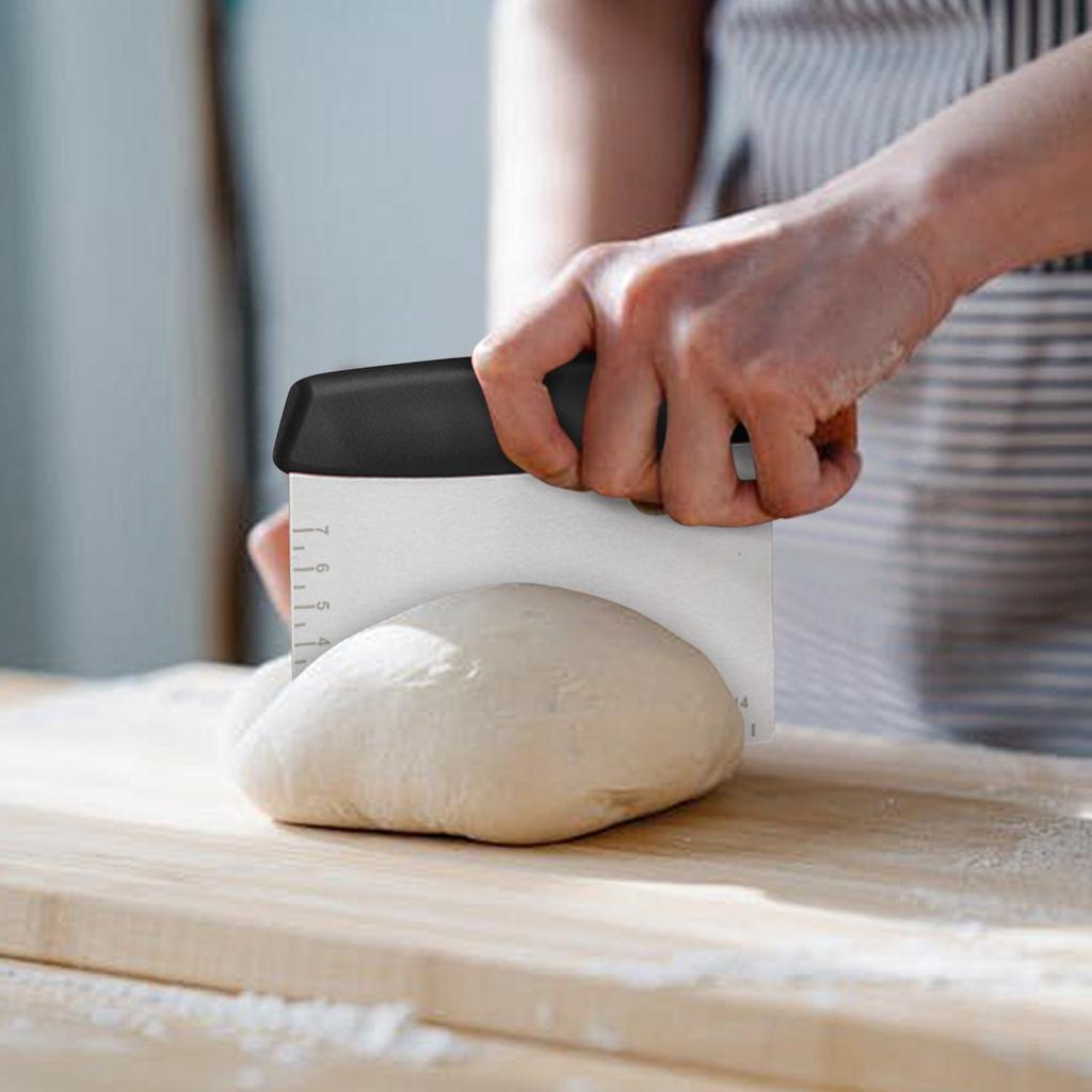 Stainless Steel Cutting Knife With Scale Flour Cutting Kitchen Tool