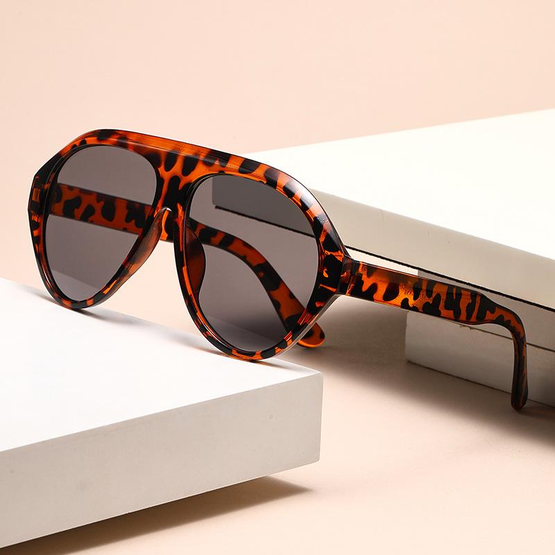 Vintage Oversized Oval Sunglasses Woman Men Fashion One-piece Design Sun Glasses Outdoor Driving Traveling Shades Glasses UV400