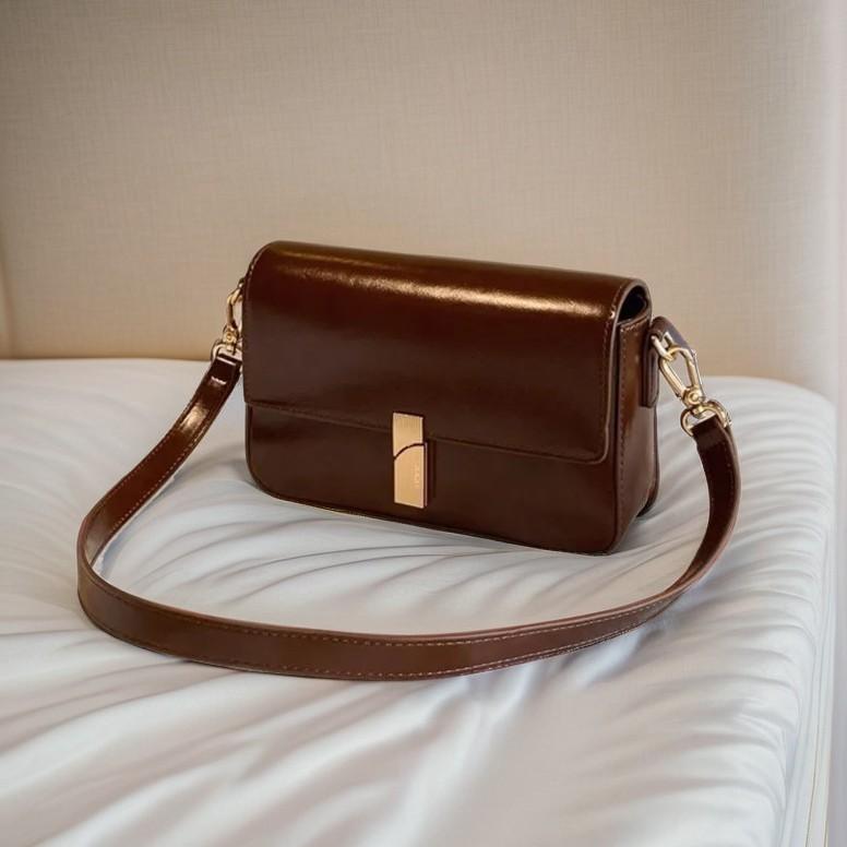 

Маленькая квадратная сумка цвета карамельного мокко для женщин, новинка 2024 года, универсальная сумка-мессенджер через плечо для ежедневных поездок на работу коричневый