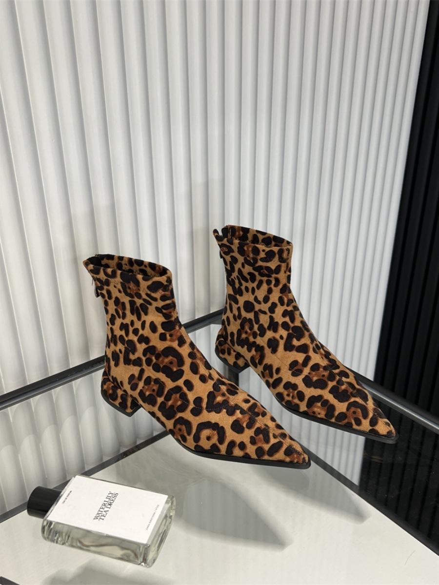 

2025 autumn and winter new European and American style boots women s leopard print suede short boots pointed thick heel women s boots Martin boots l 40